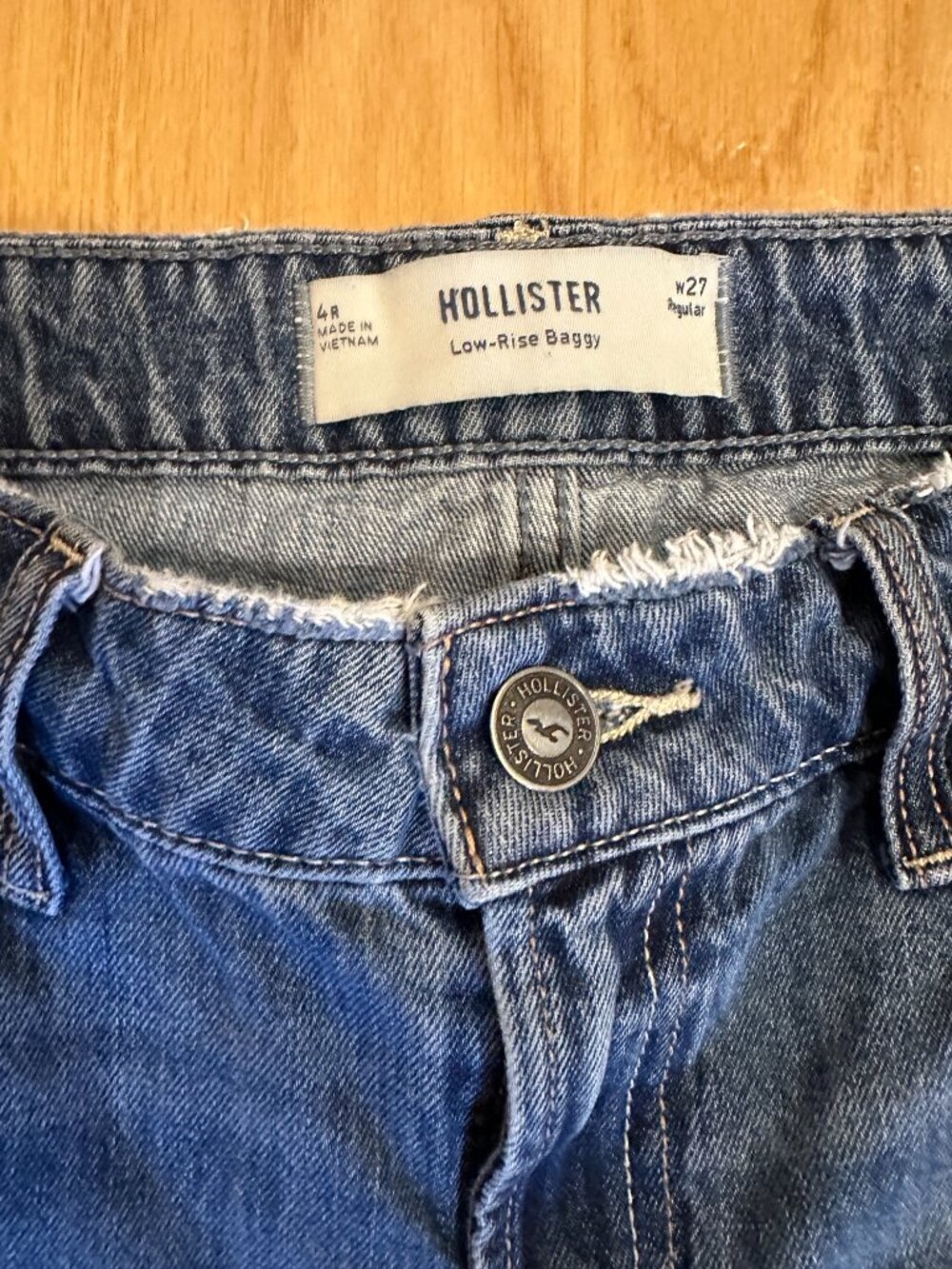 Hollister Low-Rise Baggy Jeans, size 27 Regular - Picture 4 of 9